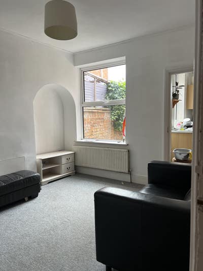 Available now large room town centre hunter street Main Photo