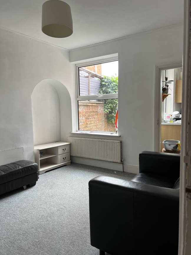 Available now large room town centre hunter street Main Photo