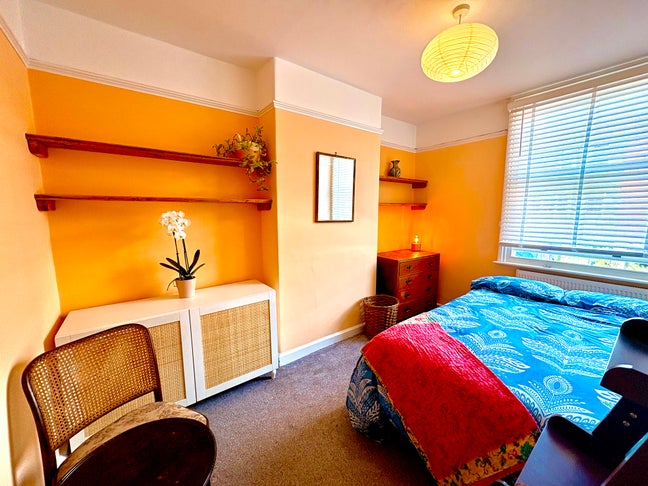 1 room available in a lovely home in Glastonbury  Main Photo