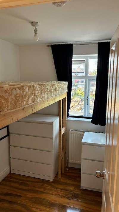 Single Room Main Photo