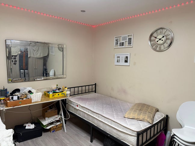 Shared double room Main Photo
