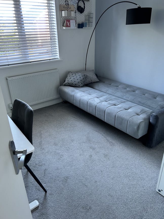 Newly Furnished Stylish Room with Bills Included Main Photo