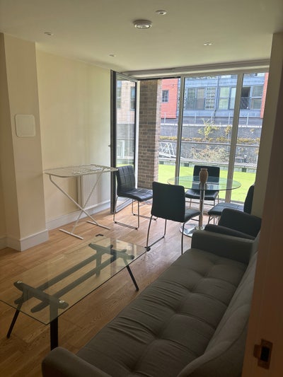 En-suite double bedroom close to Canary Wharf Main Photo