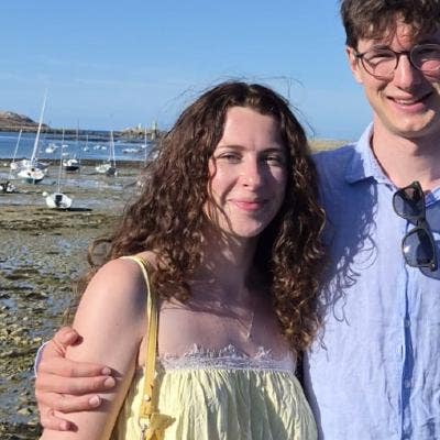 Professional Female seeks a single or double room Main Photo