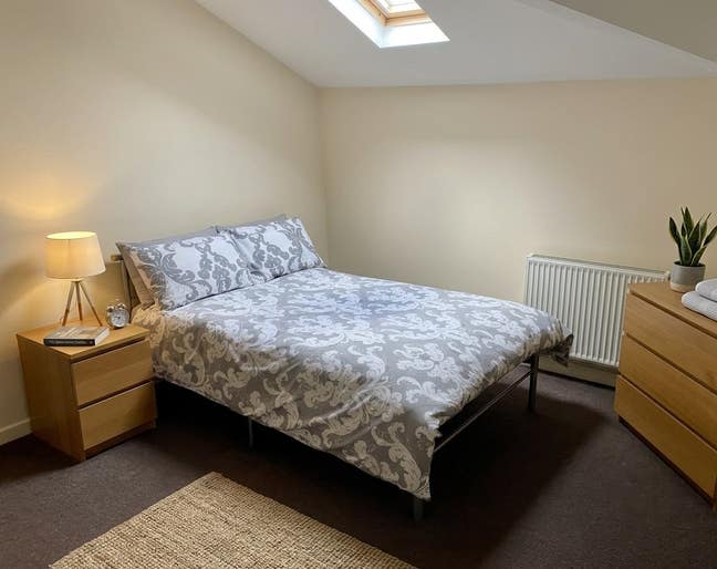 Double Room Within House Share Main Photo