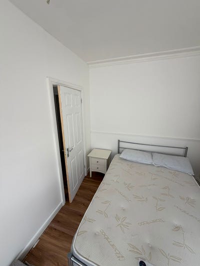 1 Double Room to Rent Ground Floor Main Photo