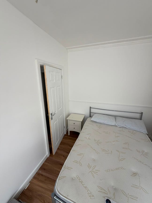 1 Double Room to Rent Ground Floor Main Photo