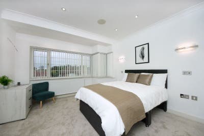 2 double rooms in Norbury for &pound;950  Main Photo
