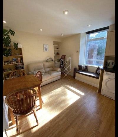 Flat share - 300&pound; PCM Main Photo
