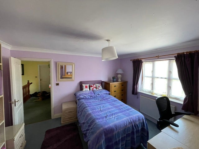 Double room in lovely detached house   Main Photo