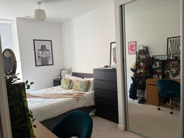 Looking for a new flatmate to join me in W5 Main Photo