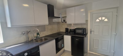 1 bed studio to rent. Main Photo