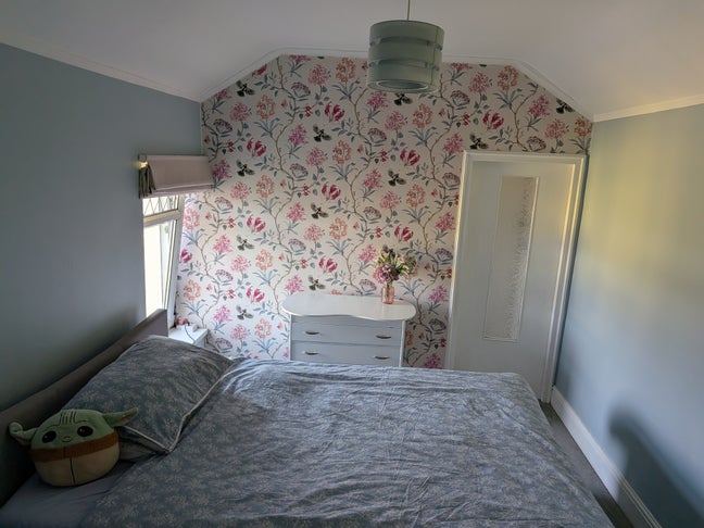 Lovely room in family home near Ystrad Mynach Hosp Main Photo