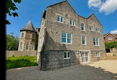Room to rent - comfortable and well located  Main Photo
