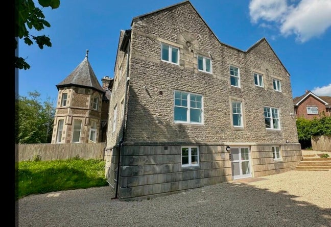 Room to rent - comfortable and well located  Main Photo