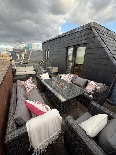 Ensuite, Penthouse walking distance to city Zone 1 Main Photo