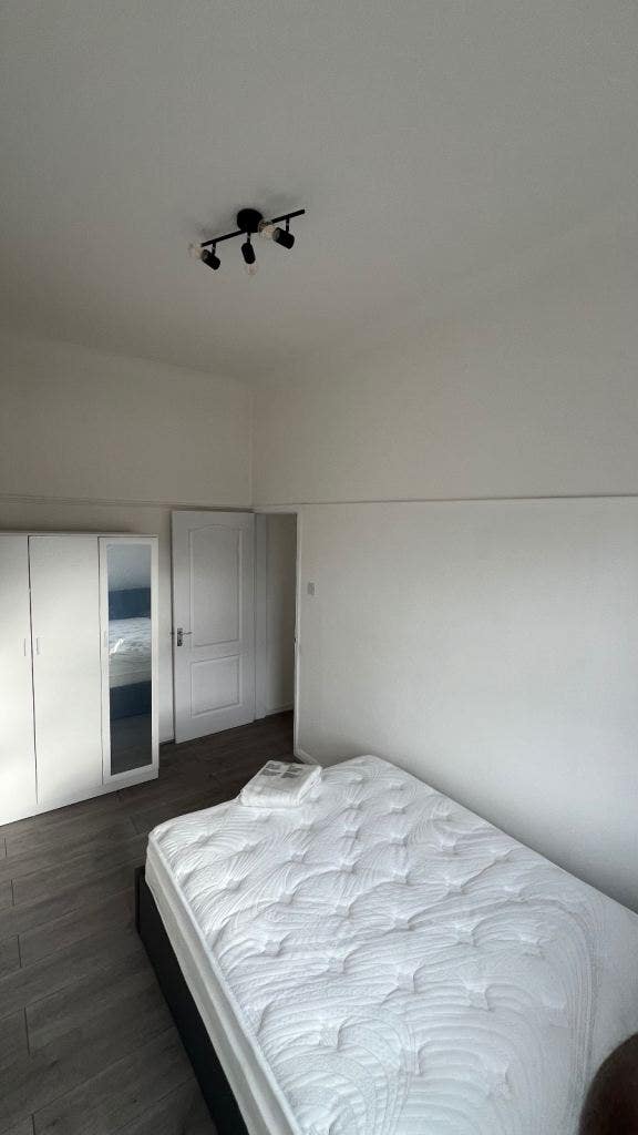 Double Room is available for rent in - M35  Main Photo
