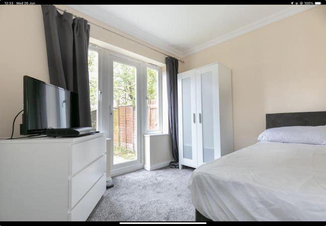 High Quality En-Suite room in central Crawley  Main Photo