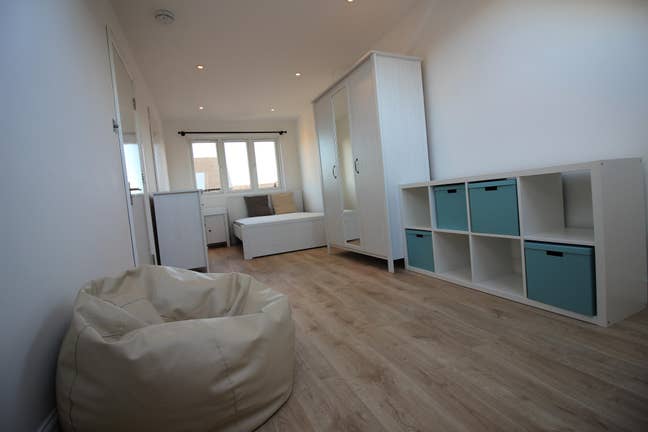 Spacious Top-Floor EnSuite Double -Canada Water Main Photo