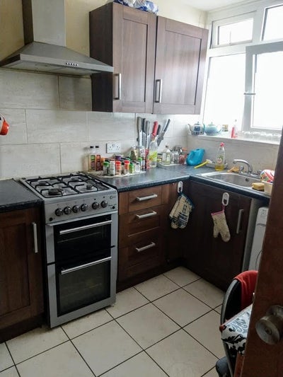 Affordable Single Room To Rent in Mile End Main Photo