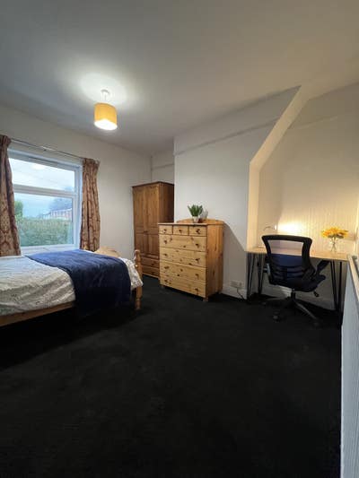 ***Lovely Room in Goldenhill. ** Main Photo