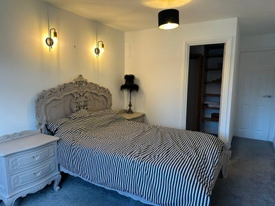 Bright, Newly Refurbished Double Room with Private Main Photo