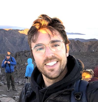 31 y/o pro looking for social house in Hackney Main Photo