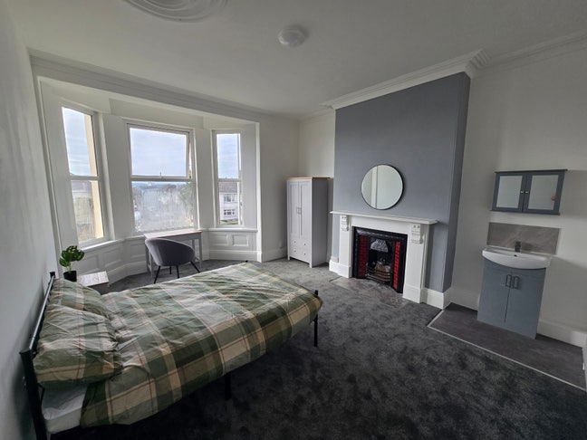 Beautiful Room | City Views | Perfect Main Photo