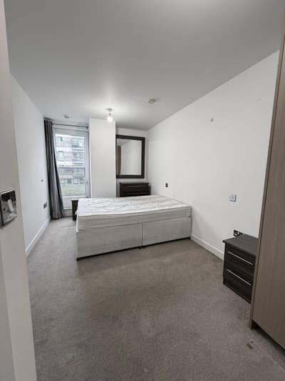Double Room in Modern 2-Bed Flat – Bills Included  Main Photo