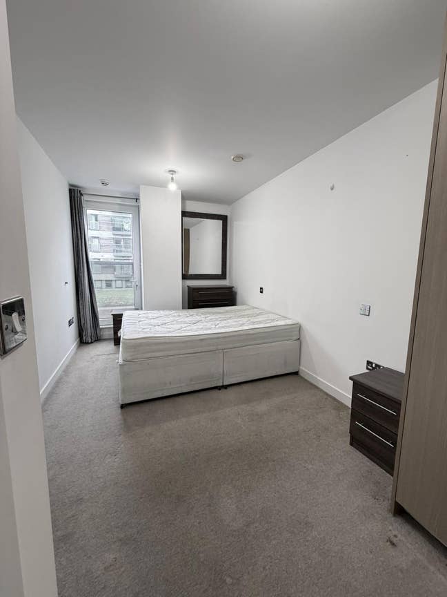 Double Room in Modern 2-Bed Flat – Bills Included  Main Photo