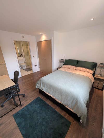 Furnished double room with en suite Main Photo