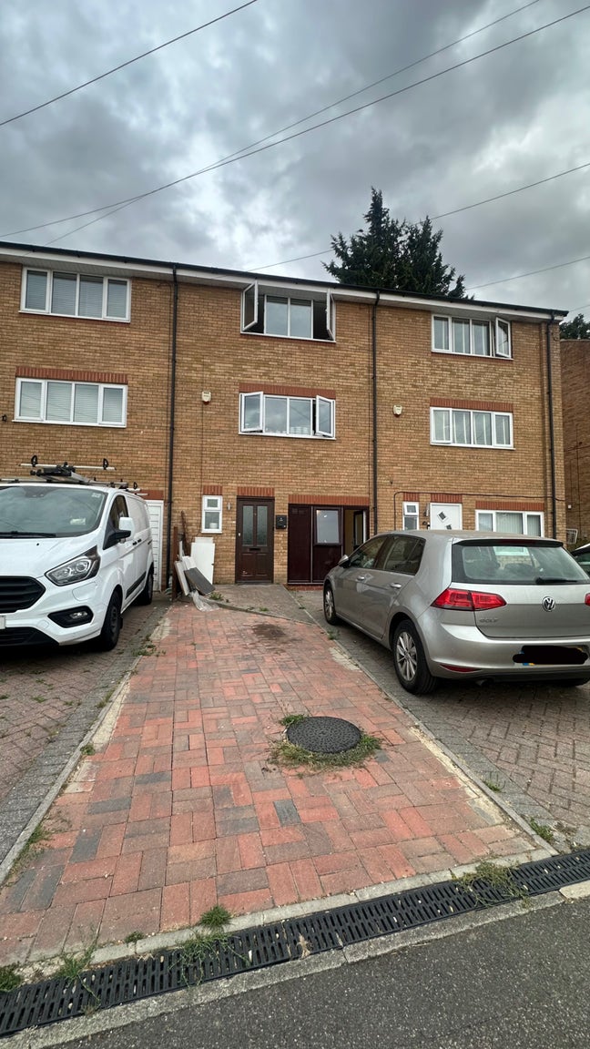 Spacious 1-Bedroom Flat – Luton Airport Area Main Photo