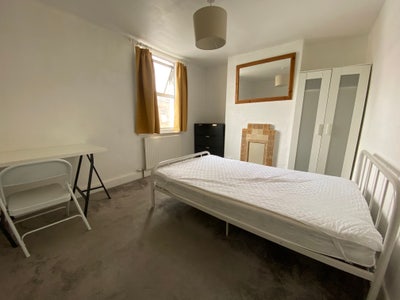 Great VALUE house close to town! Main Photo