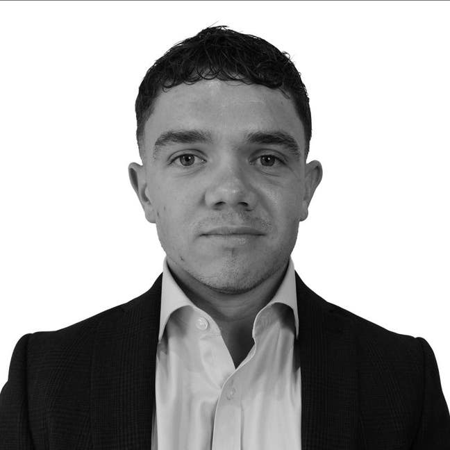 Young professional seeking zone 1/2 flatshare Main Photo