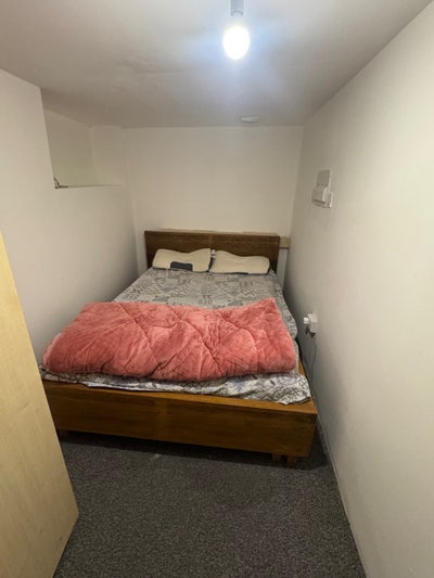 Basement room Main Photo