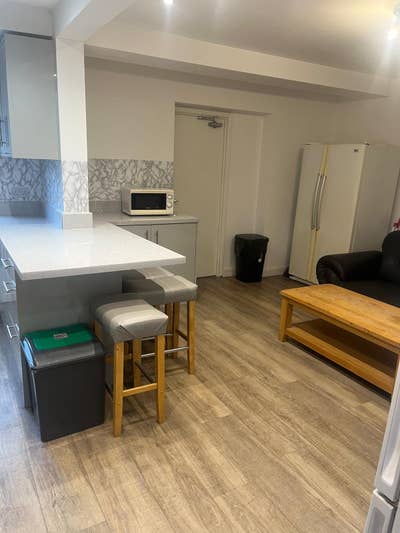 Double Room,(inc bills)  5-min to Royal Holloway Main Photo