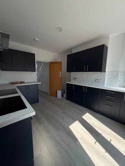 Newly Refurbish-Central Poole-Double Room-Ensuite Main Photo