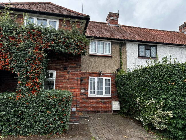 Student rooms to rent in Epsom Main Photo