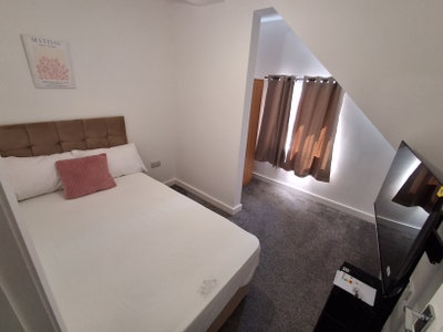 Spacious rooms with Smart TV Main Photo