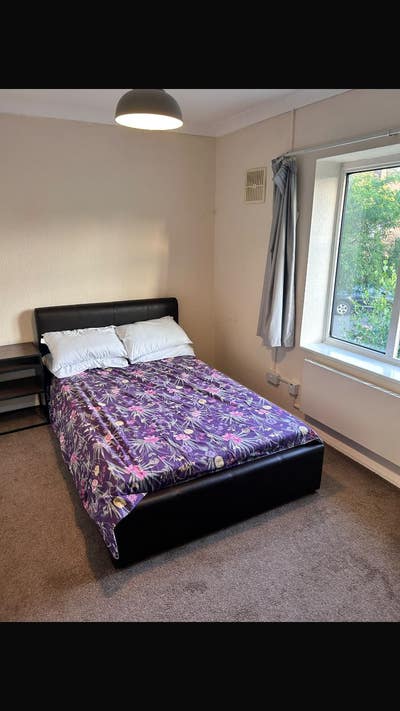 Spacious double room in Northolt-Central Line.   Main Photo