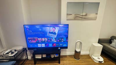 Premium Room in LS6 | Sky Glass + Projector + Ps Main Photo