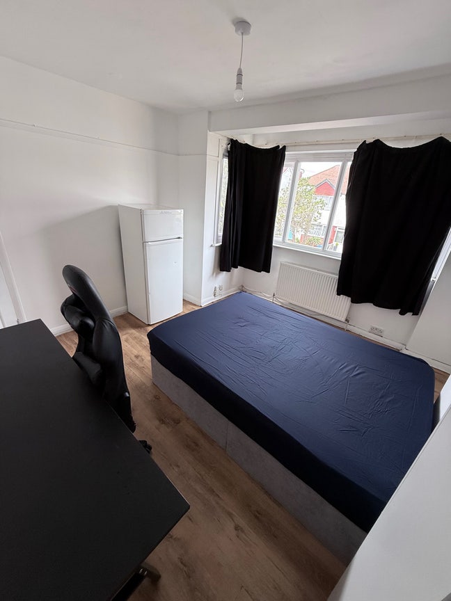 Large Double Room – Bills Incl.– SW16 Main Photo