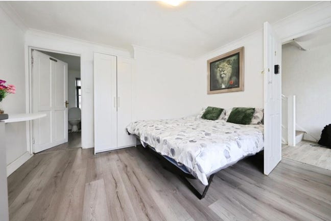 Large Double En-Suite Room | Bills Included  Main Photo