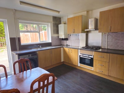 Newly Furnished Double Bedroom Available Now Main Photo
