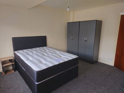 Newly Furnished Double Bedroom Available Now Main Photo