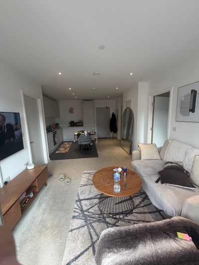 Spacious ensuite bedroom  Main Photo