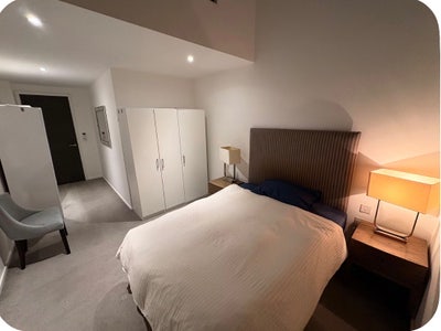 Stylish Double Room - central London  Main Photo