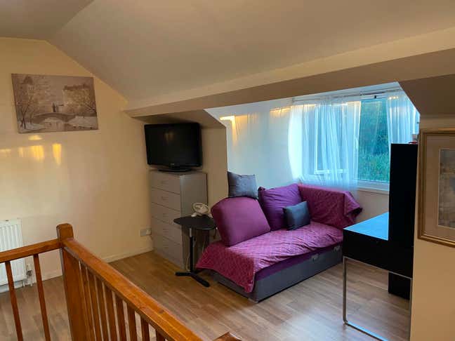 Large Attic Room for One Person Main Photo