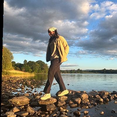I am a professional male aged 27. I am lookin... Main Photo