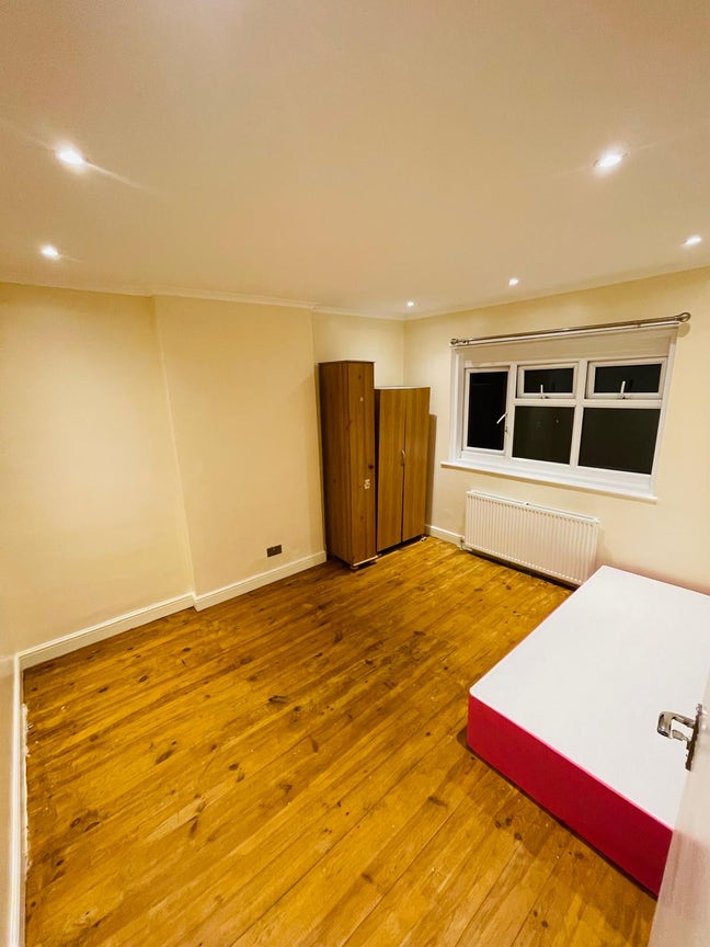 Double room in Mitcham Main Photo